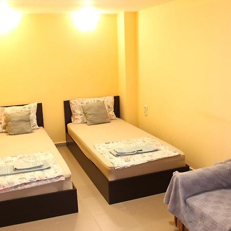 Guest House "Emily" In Troshevo 바르나 외부 사진