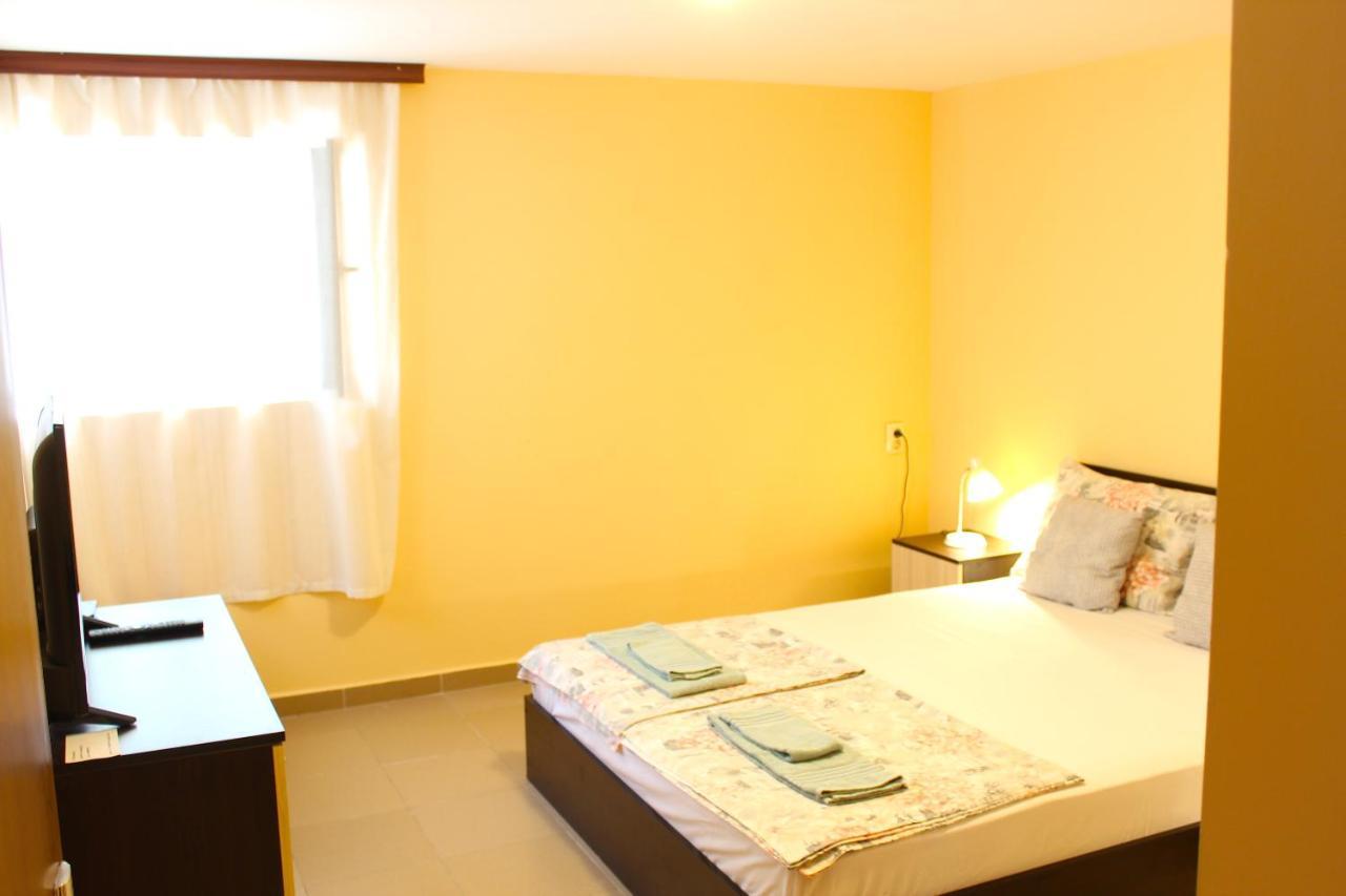 Guest House "Emily" In Troshevo 바르나 외부 사진